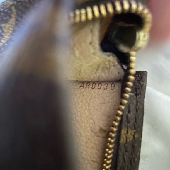 Authenic Louis Vuitton Monogram Pochette - Picture 15 of 16